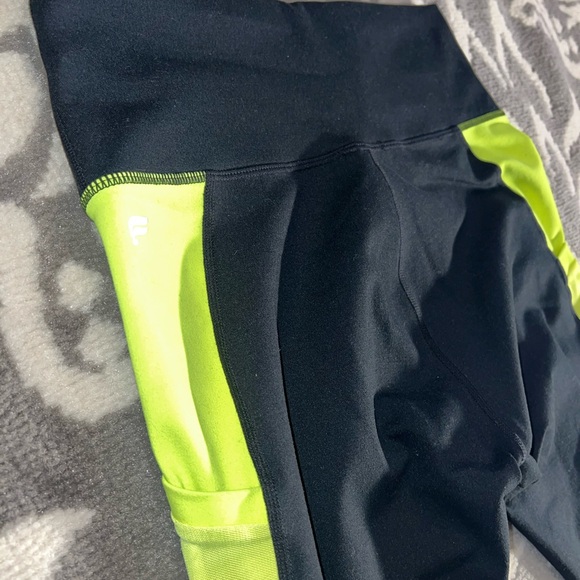 Size M Fabletics On-The-Go PowerHold High-Waisted Leggings Athletic Activewear - Picture 6 of 7